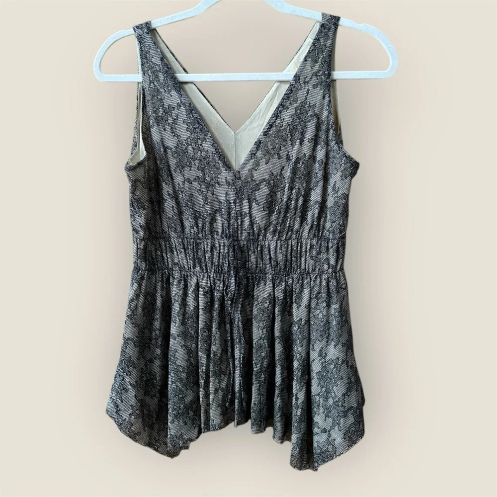 Michael Kors black and nude sleeveless blouse with an asymmetrical hem size P
